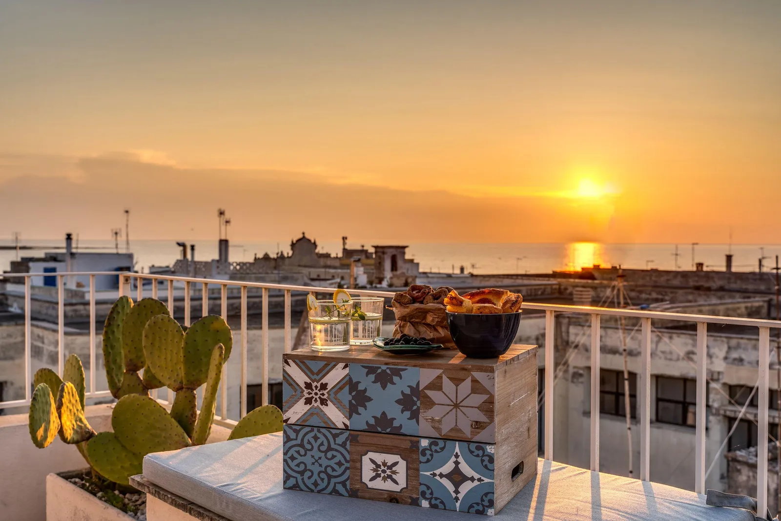 Una terrazza per guardare il sole scendere.