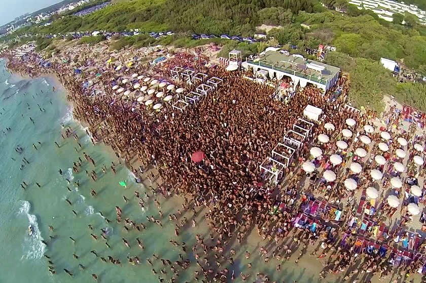 Beach party: La spiaggia cambia ritmo