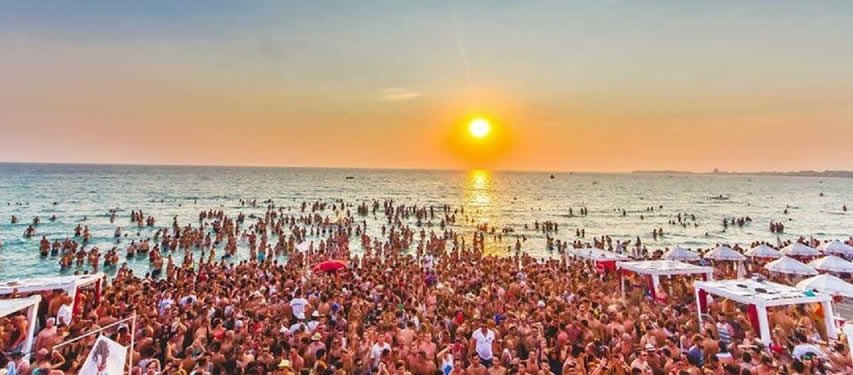 Baia Verde: Quando il giorno incontra la festa
