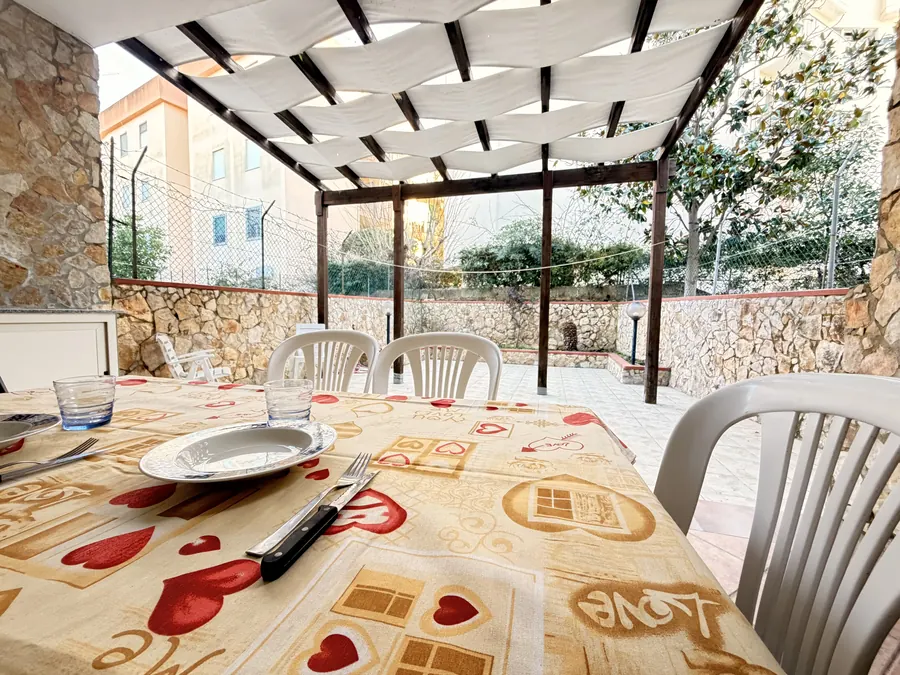 Baia Incantata, casa vacanza a Baia Verde con spazio esterno