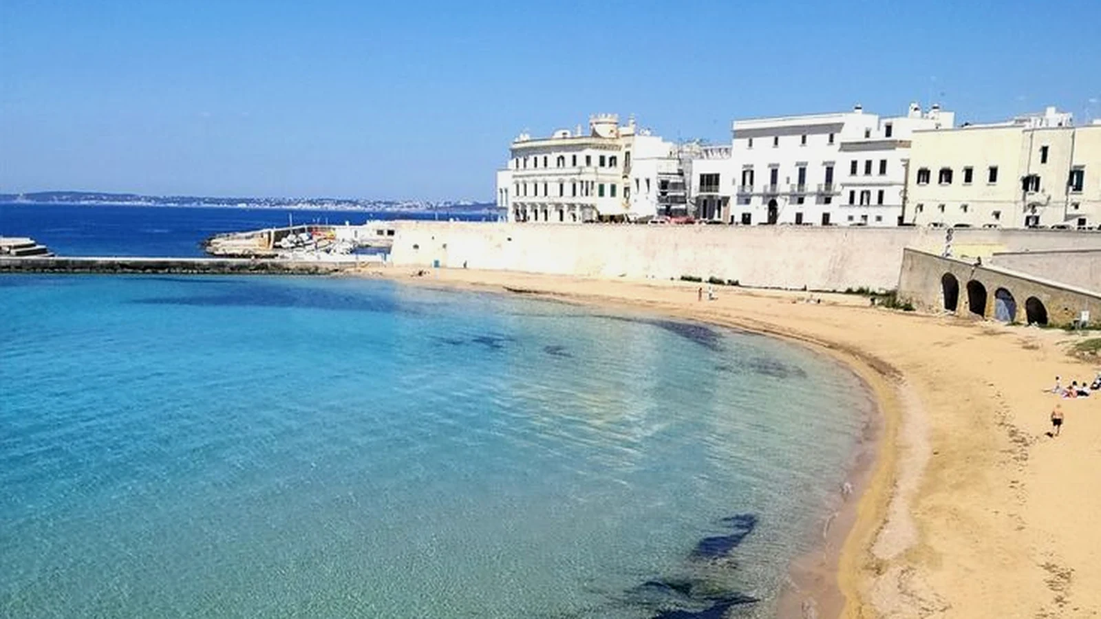 La Purità, le mura e il mare del centro storico di Gallipoli