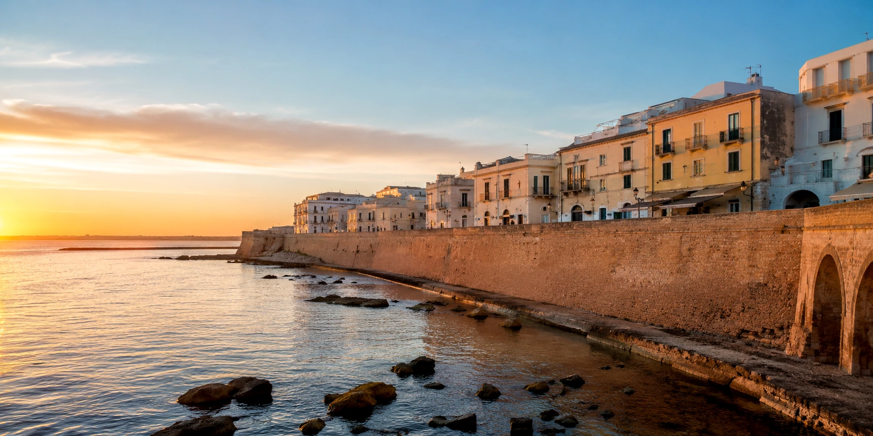 Centro storico di Gallipoli affacciato sul mare